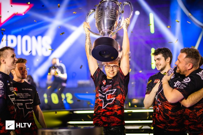 Aixiao： 369 和我是好兄弟。在2021年，我从 Bilibili Gaming 把他带走过一次，但这次我被拦截了。