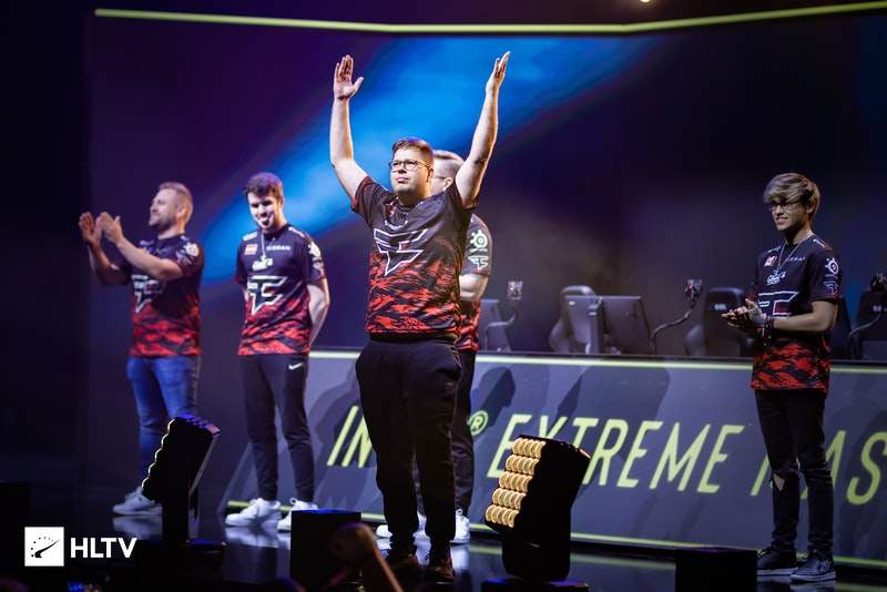 只有3名玩家是王者！ LPL 玩家在韩国服务器的排名： TheShy 是最低的！ knight 也没有好到哪里去