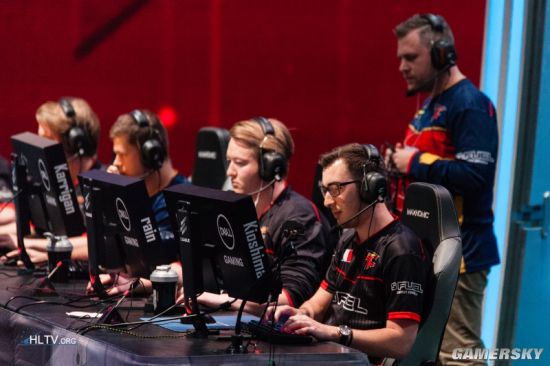 官方分享《 Arcane 2》上海首映活动照：演员万茜 +一众声优登台