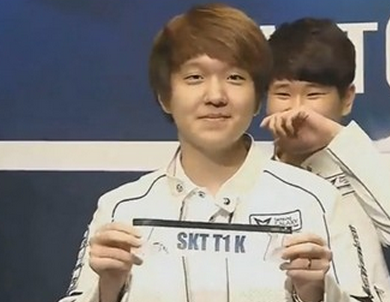 【战报】2025LPL春季赛季后赛FPX 3-2 EDG，FPX逆转取胜抢先晋级决赛